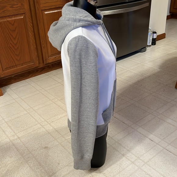 Harley Davidson women’s embroidered zip up hoodie. - Picture 3 of 14